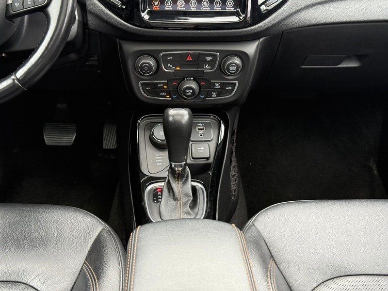 Jeep Compass Vehicle Full-screen Gallery Image 21