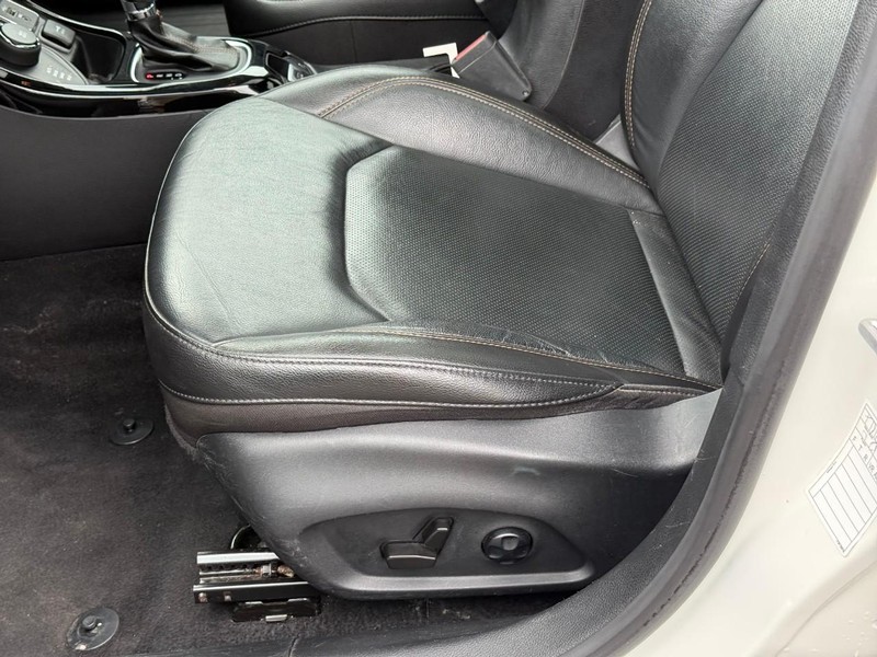 Jeep Compass Vehicle Full-screen Gallery Image 24