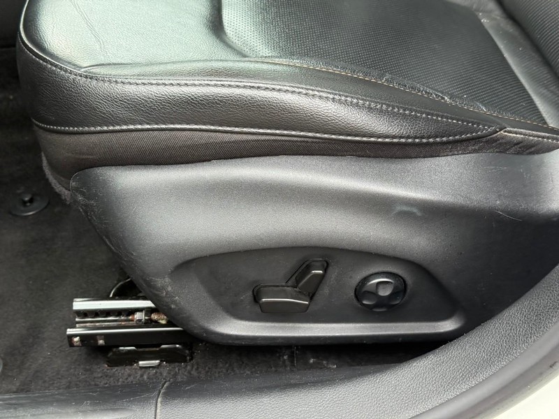 Jeep Compass Vehicle Full-screen Gallery Image 25