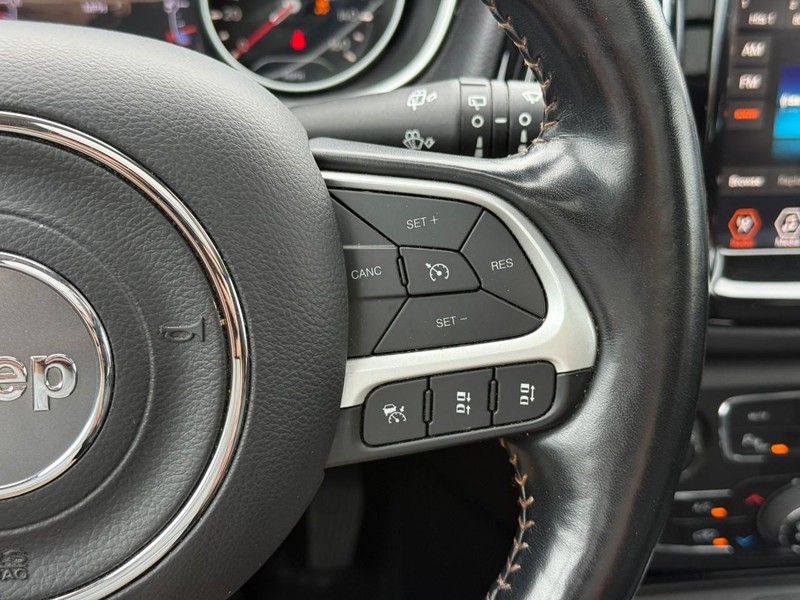 Jeep Compass Vehicle Full-screen Gallery Image 27