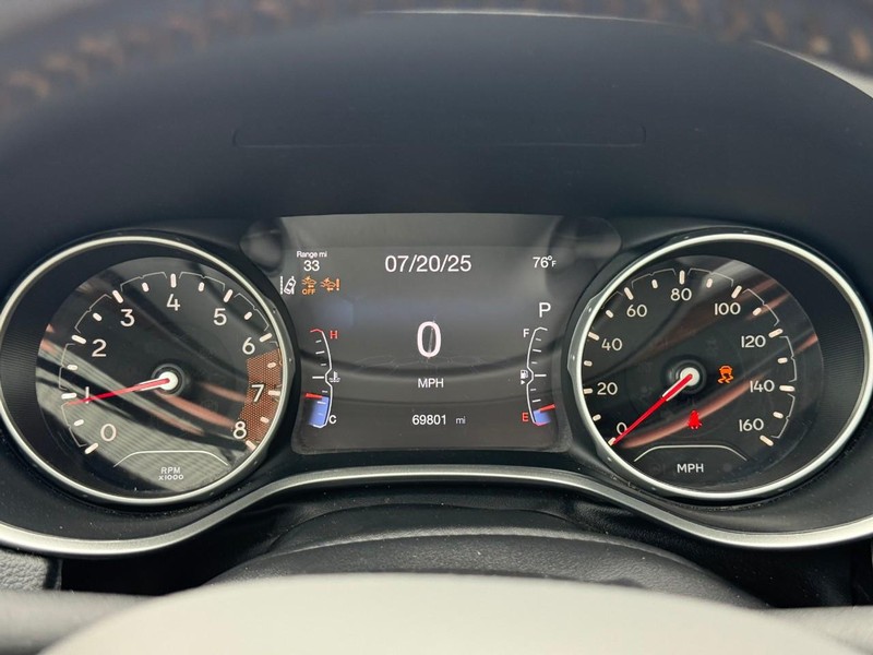 Jeep Compass Vehicle Full-screen Gallery Image 28