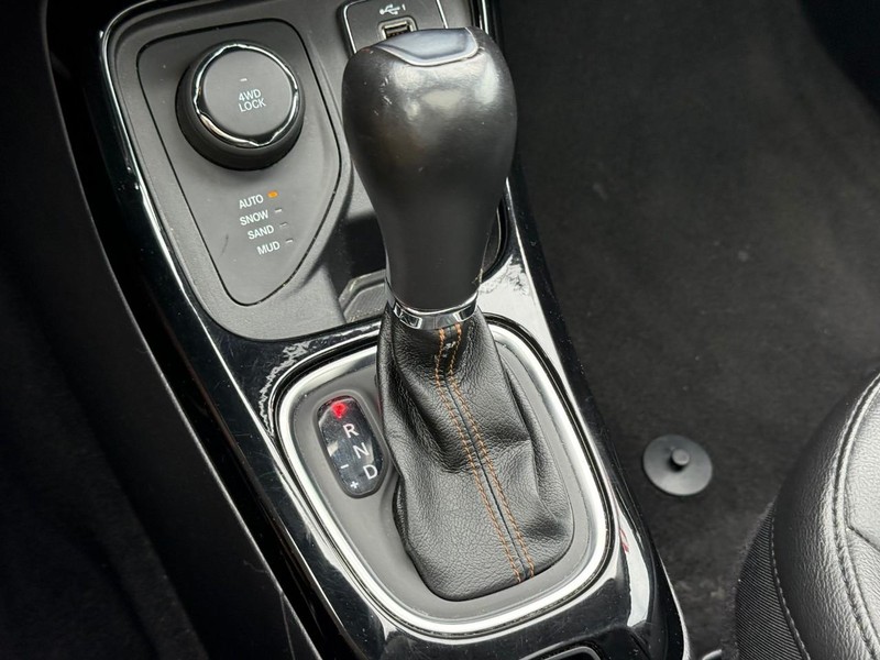 Jeep Compass Vehicle Full-screen Gallery Image 30