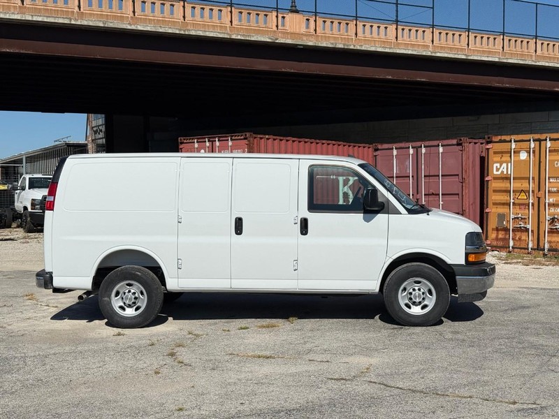 Chevrolet Express Cargo Van Vehicle Full-screen Gallery Image 2