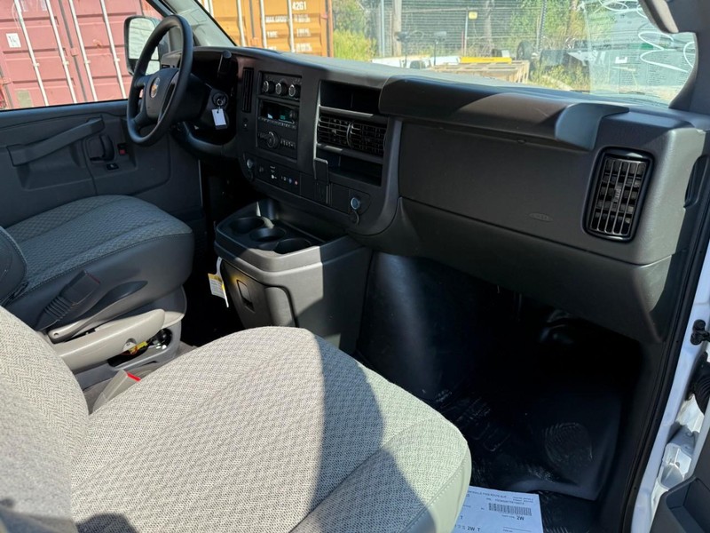 Chevrolet Express Cargo Van Vehicle Full-screen Gallery Image 7