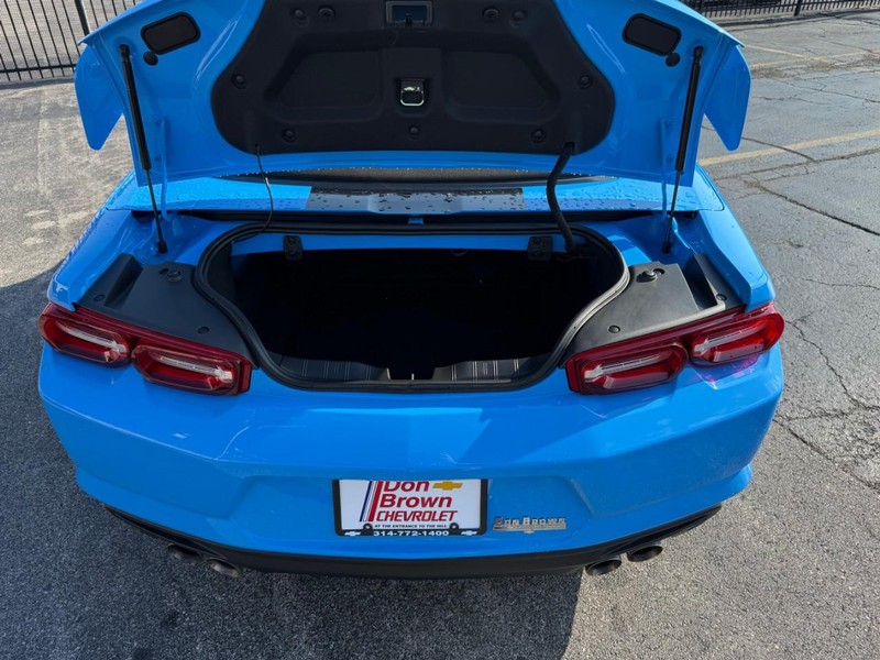 Chevrolet Camaro Vehicle Full-screen Gallery Image 8