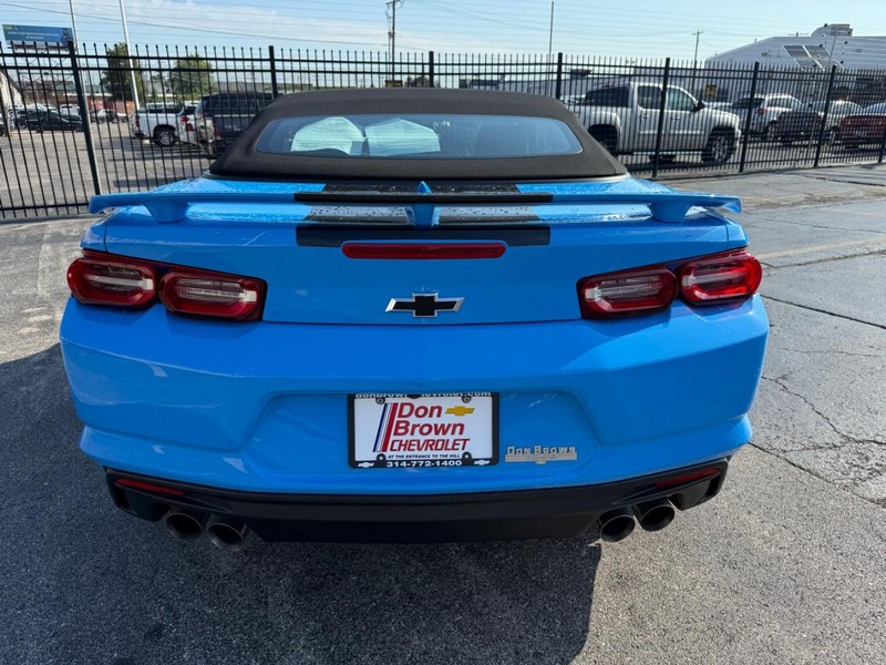 Chevrolet Camaro Vehicle Full-screen Gallery Image 10