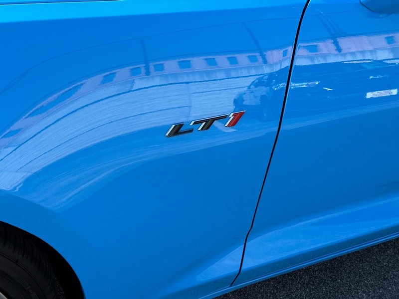 Chevrolet Camaro Vehicle Full-screen Gallery Image 11