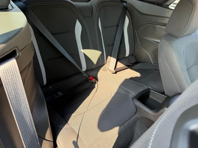 Chevrolet Camaro Vehicle Full-screen Gallery Image 15