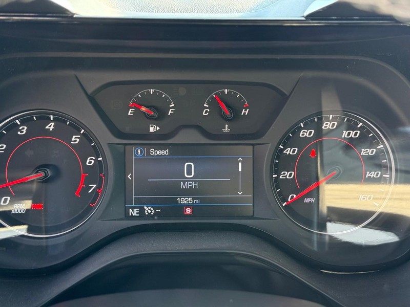 Chevrolet Camaro Vehicle Full-screen Gallery Image 24