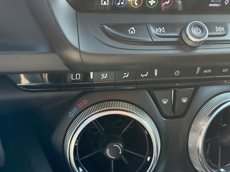 Chevrolet Camaro Vehicle Full-screen Gallery Image 26