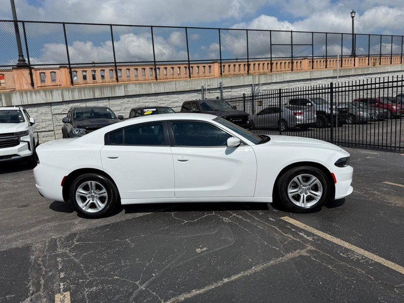 Dodge Charger Vehicle Full-screen Gallery Image 3