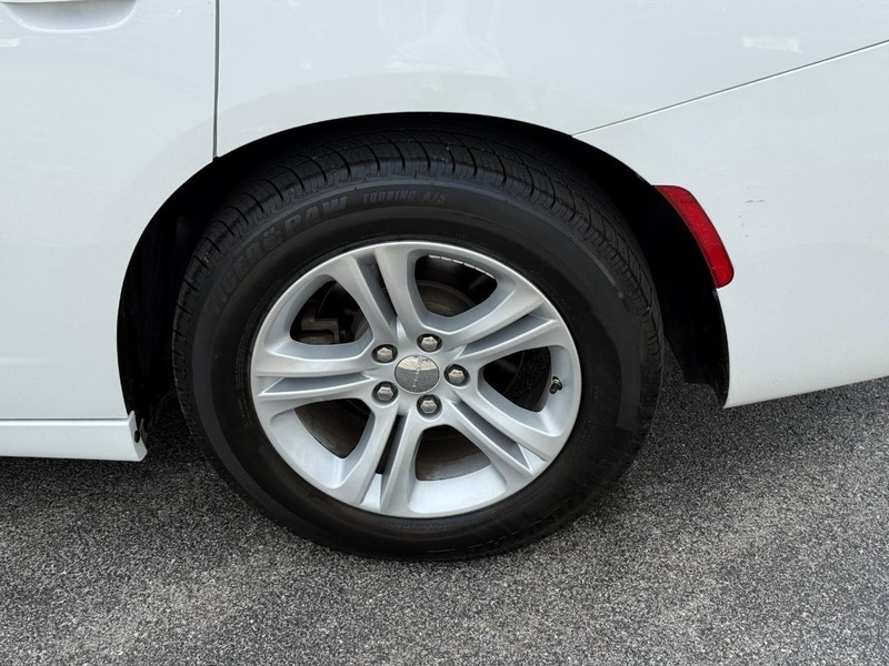 Dodge Charger Vehicle Full-screen Gallery Image 7