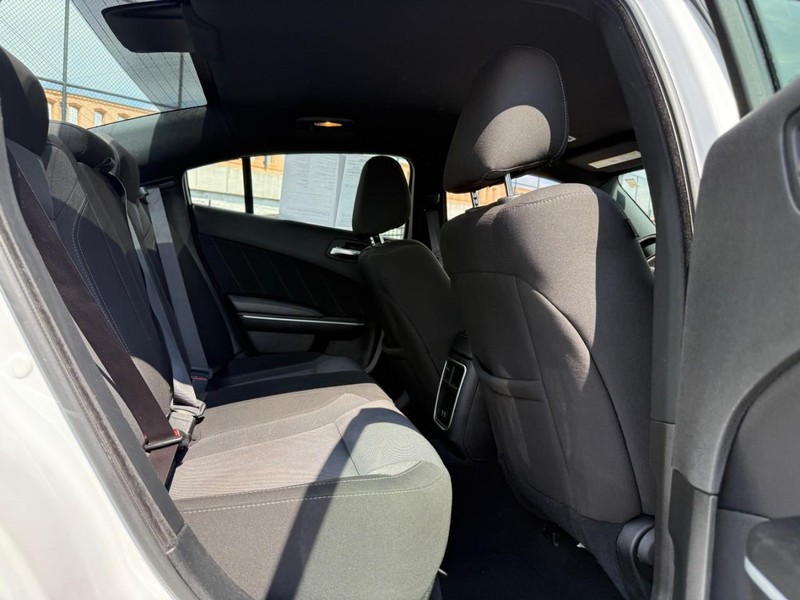 Dodge Charger Vehicle Full-screen Gallery Image 18