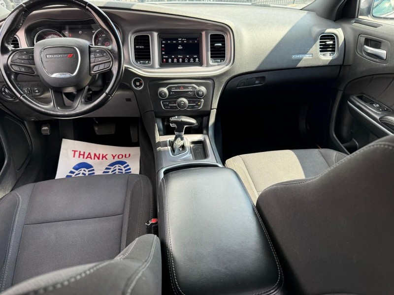 Dodge Charger Vehicle Full-screen Gallery Image 19