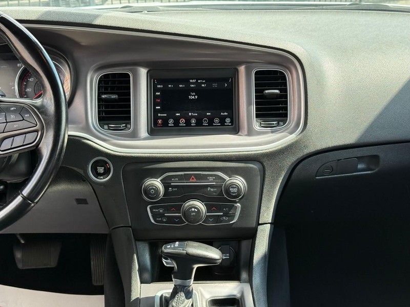 Dodge Charger Vehicle Full-screen Gallery Image 21