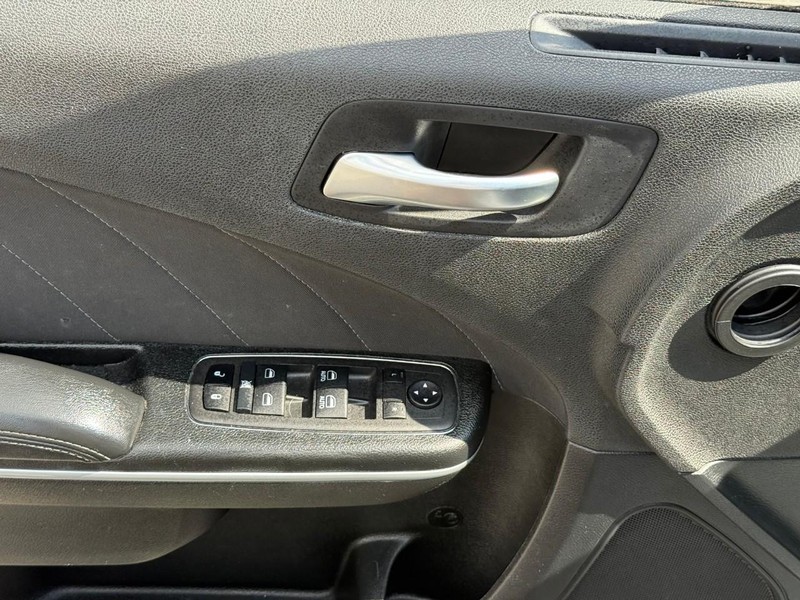 Dodge Charger Vehicle Full-screen Gallery Image 23