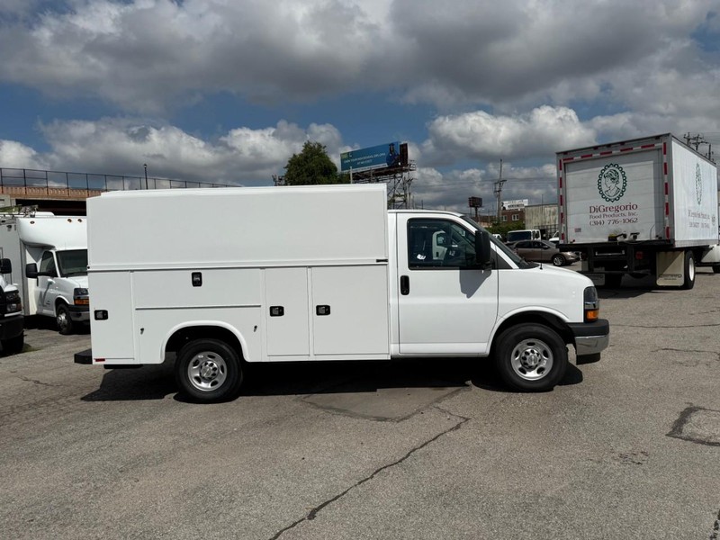 Chevrolet Express Commercial Cutaway Vehicle Full-screen Gallery Image 2