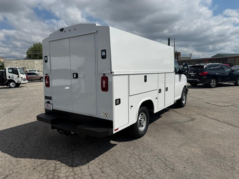 Chevrolet Express Commercial Cutaway Vehicle Full-screen Gallery Image 3