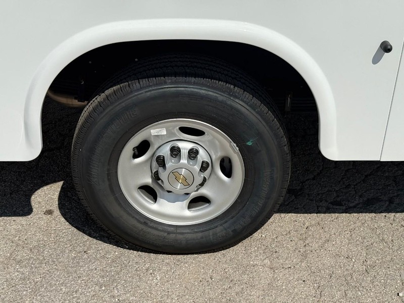 Chevrolet Express Commercial Cutaway Vehicle Full-screen Gallery Image 5