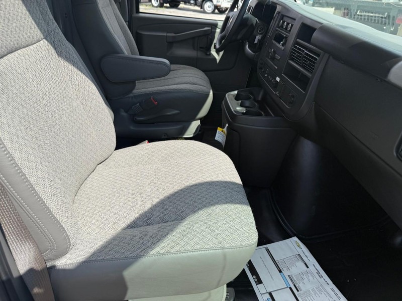 Chevrolet Express Commercial Cutaway Vehicle Full-screen Gallery Image 6