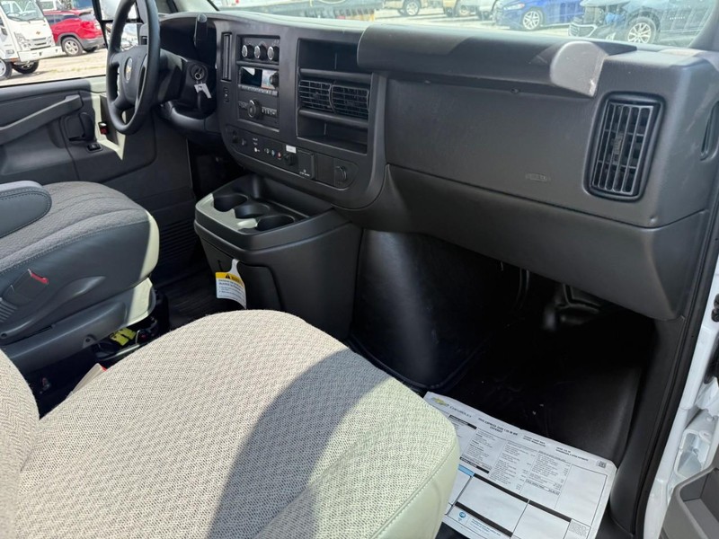 Chevrolet Express Commercial Cutaway Vehicle Full-screen Gallery Image 7