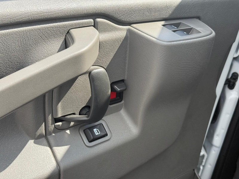 Chevrolet Express Commercial Cutaway Vehicle Full-screen Gallery Image 9