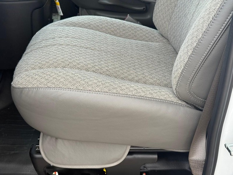 Chevrolet Express Commercial Cutaway Vehicle Full-screen Gallery Image 10