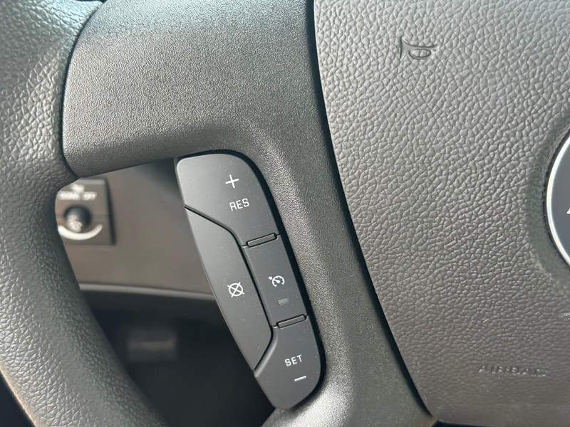 Chevrolet Express Commercial Cutaway Vehicle Full-screen Gallery Image 11