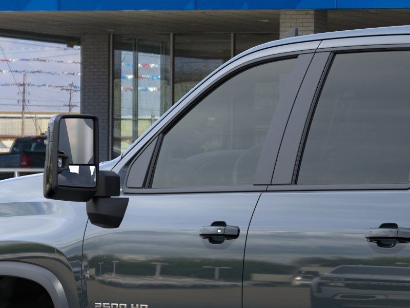 Chevrolet Silverado 2500HD Vehicle Full-screen Gallery Image 12
