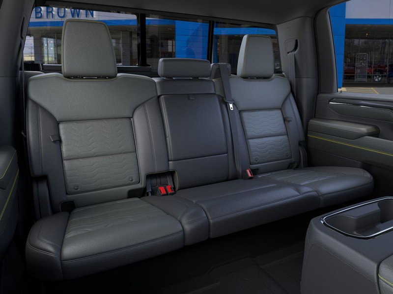 Chevrolet Silverado 2500HD Vehicle Full-screen Gallery Image 17