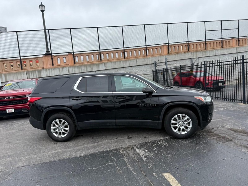 Chevrolet Traverse Vehicle Full-screen Gallery Image 3