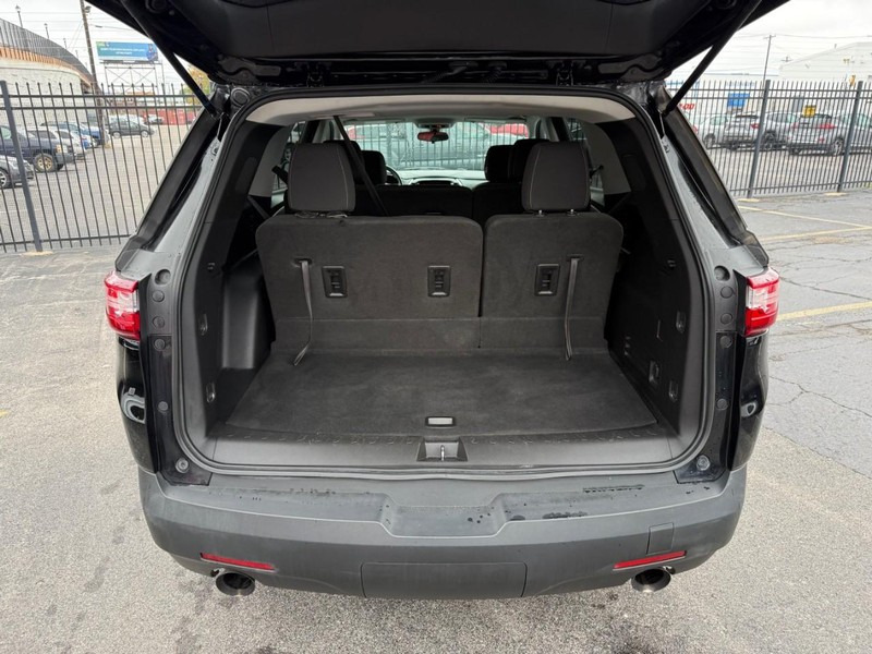 Chevrolet Traverse Vehicle Full-screen Gallery Image 8