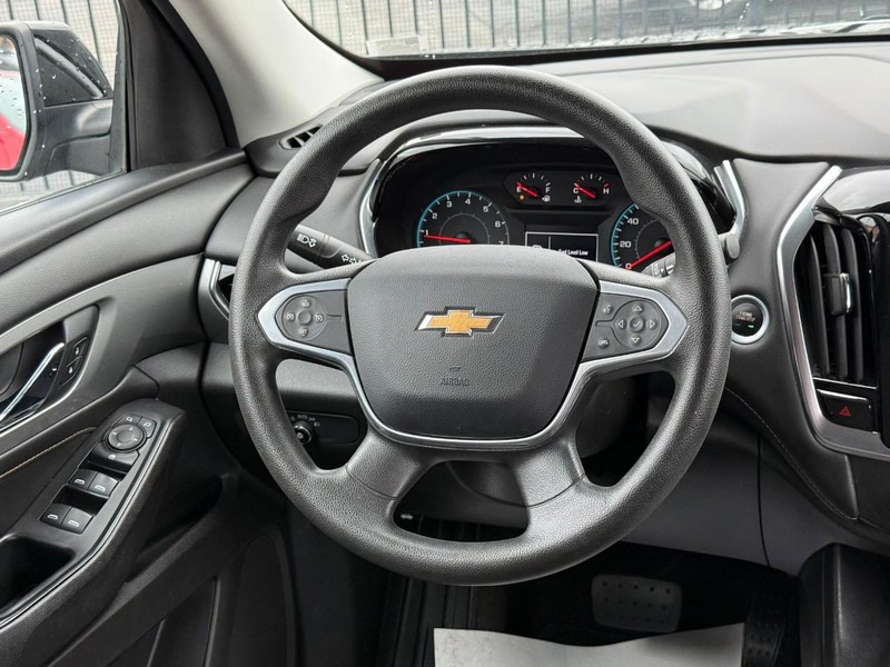Chevrolet Traverse Vehicle Full-screen Gallery Image 17