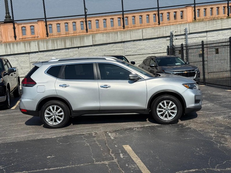 Nissan Rogue Vehicle Full-screen Gallery Image 3