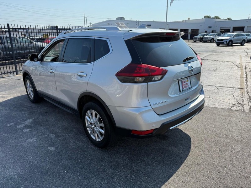 Nissan Rogue Vehicle Full-screen Gallery Image 6