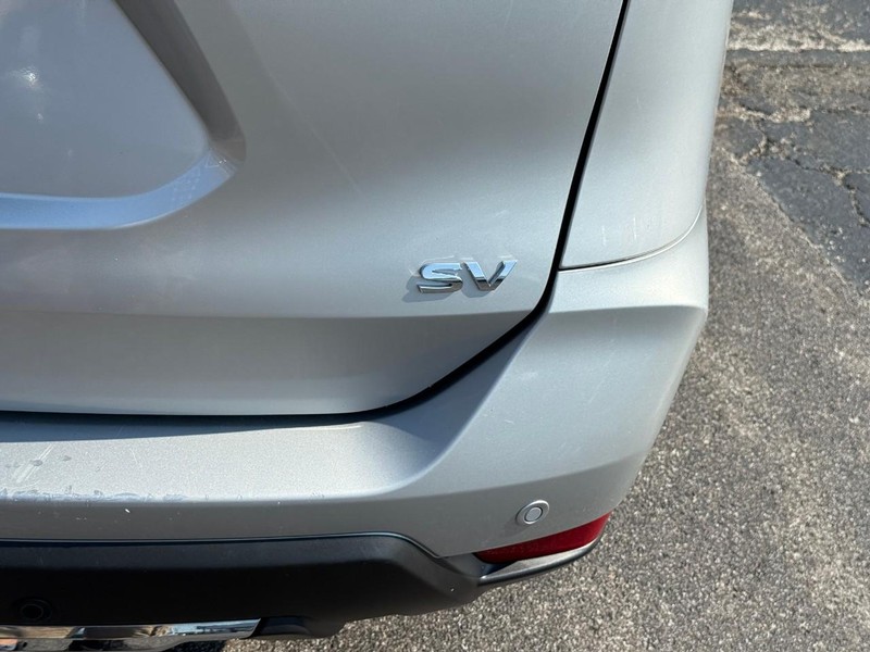 Nissan Rogue Vehicle Full-screen Gallery Image 8