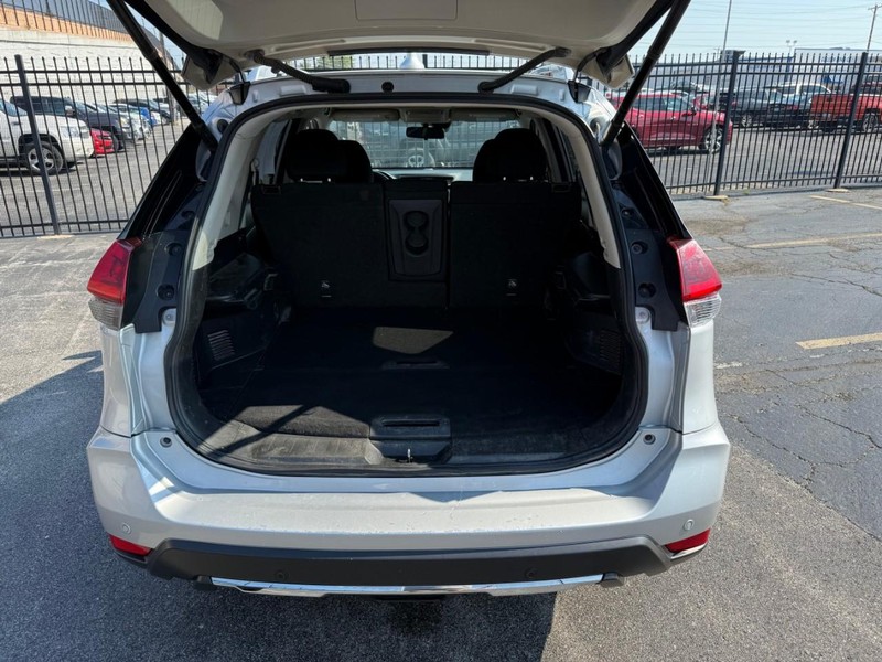 Nissan Rogue Vehicle Full-screen Gallery Image 10