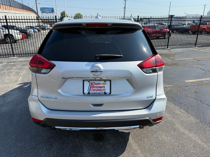 Nissan Rogue Vehicle Full-screen Gallery Image 11