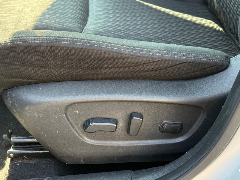 Nissan Rogue Vehicle Full-screen Gallery Image 24