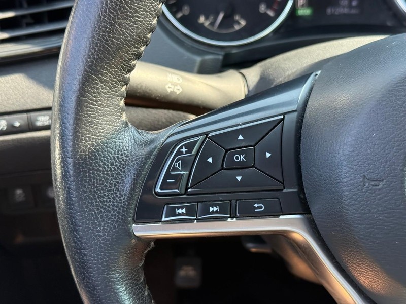 Nissan Rogue Vehicle Full-screen Gallery Image 25