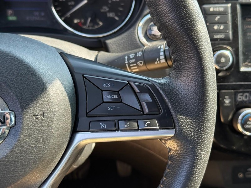 Nissan Rogue Vehicle Full-screen Gallery Image 26