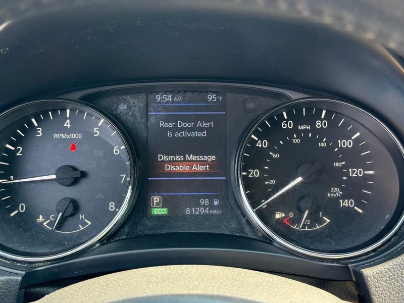 Nissan Rogue Vehicle Full-screen Gallery Image 27