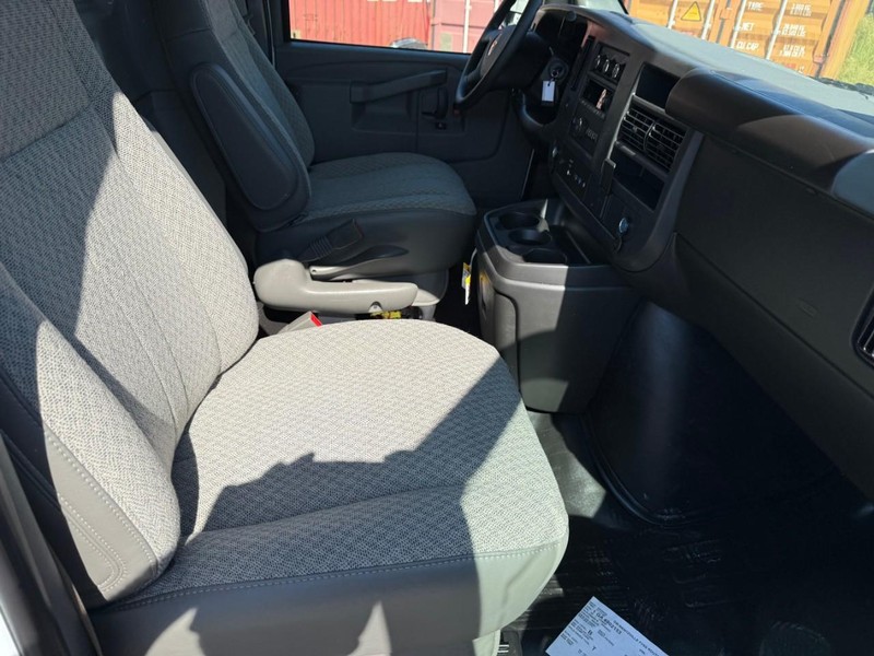 Chevrolet Express Cargo Van Vehicle Full-screen Gallery Image 6
