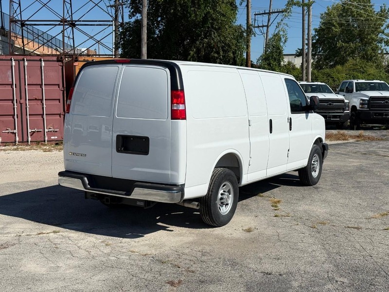 Chevrolet Express Cargo Van Vehicle Full-screen Gallery Image 3