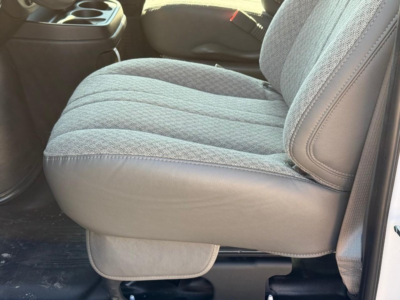 Chevrolet Express Cargo Van Vehicle Full-screen Gallery Image 9