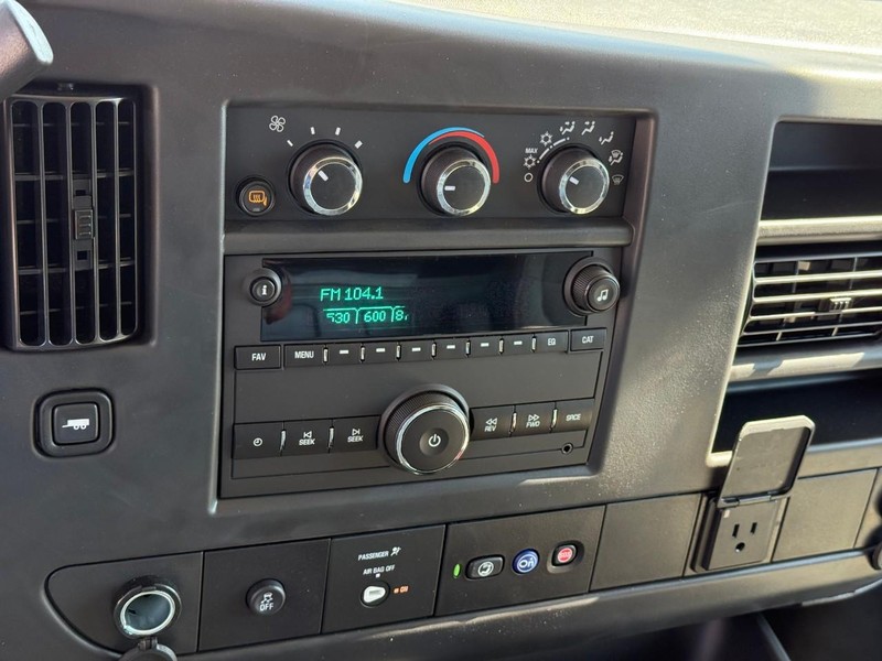 Chevrolet Express Cargo Van Vehicle Full-screen Gallery Image 11