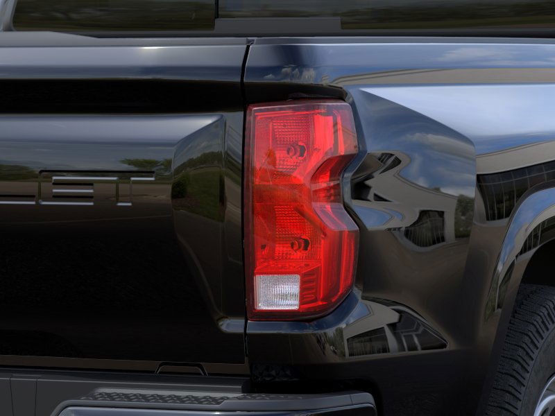 Chevrolet Colorado Vehicle Full-screen Gallery Image 11