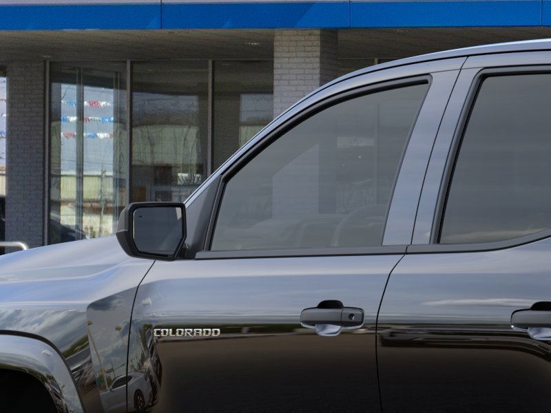 Chevrolet Colorado Vehicle Full-screen Gallery Image 12