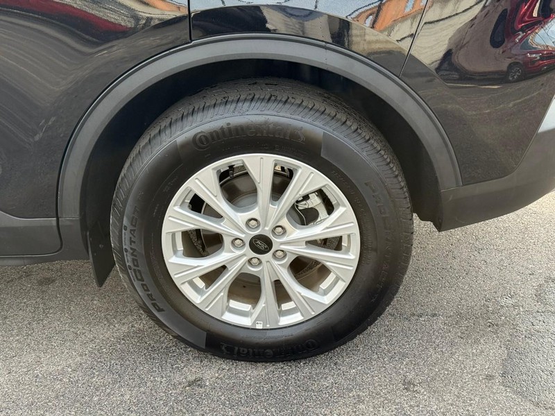 Ford Escape Vehicle Full-screen Gallery Image 7