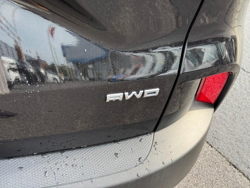 Ford Escape Vehicle Full-screen Gallery Image 8